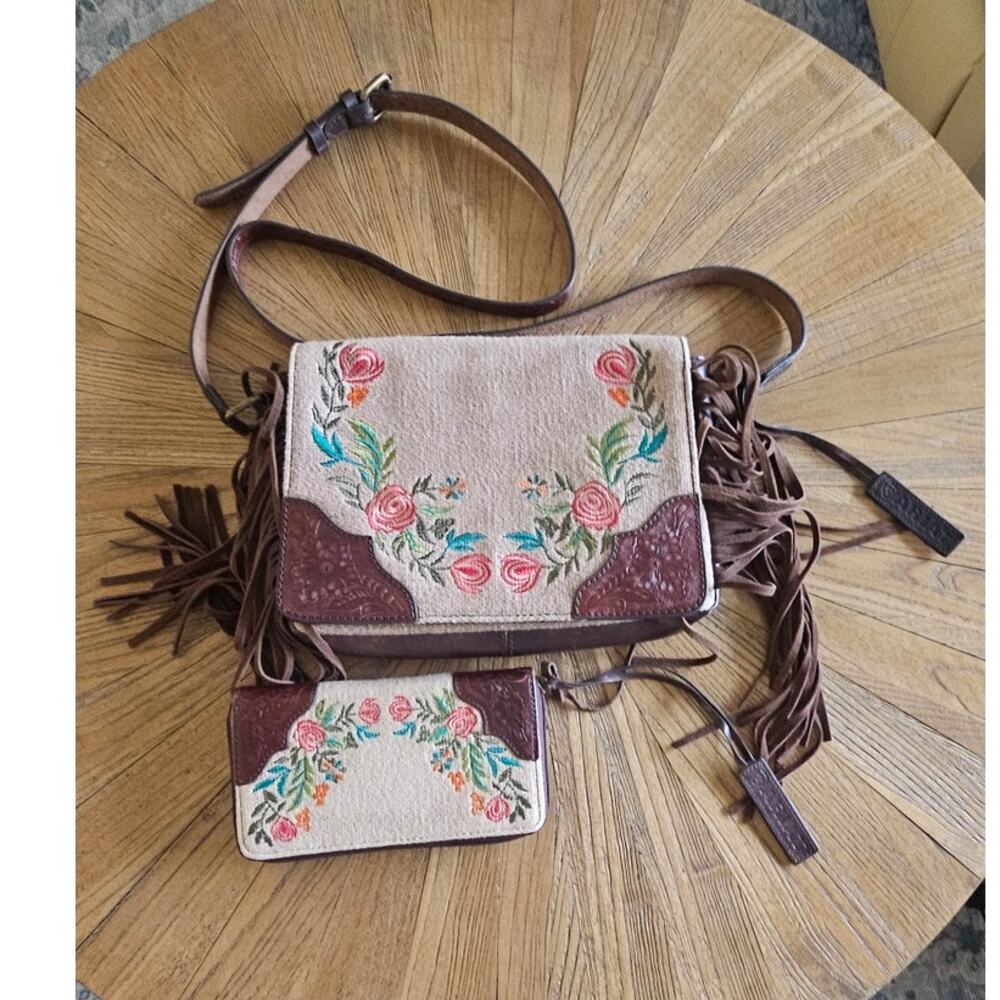 Ariat Western Crossbody Bag Floral Embroider/Fringe, Matching Clutch/Wallet
